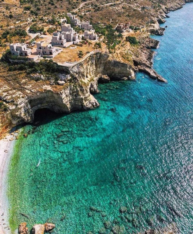 Athevillas Chrysoula Mézapos Buitenkant foto