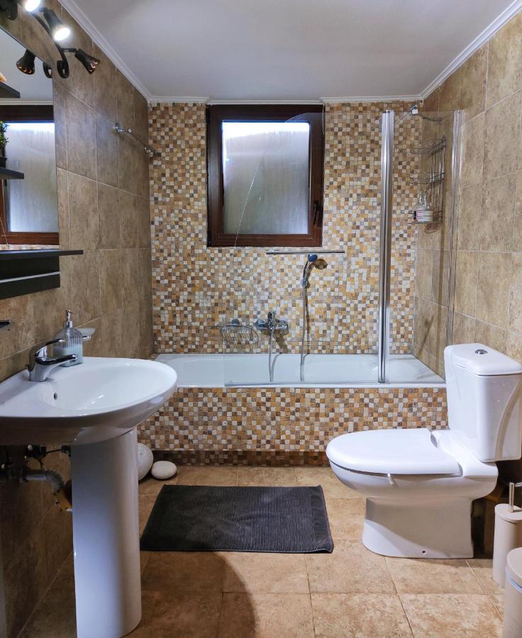 Athevillas Chrysoula Mézapos Buitenkant foto