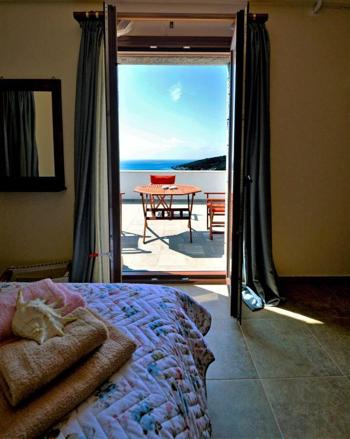 Athevillas Chrysoula Mézapos Buitenkant foto