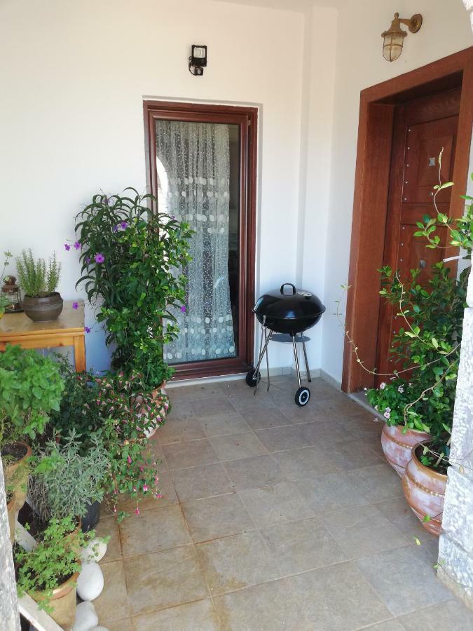 Athevillas Chrysoula Mézapos Buitenkant foto